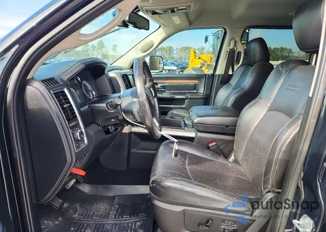 2015 Ram 1500 Laramie z USA, uszkodzony, nr VIN 1C6RR7VM9FS733881